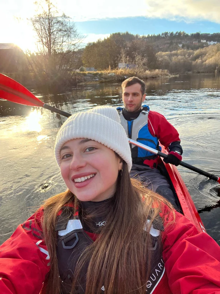 Francesca e Andrea insieme in kayak