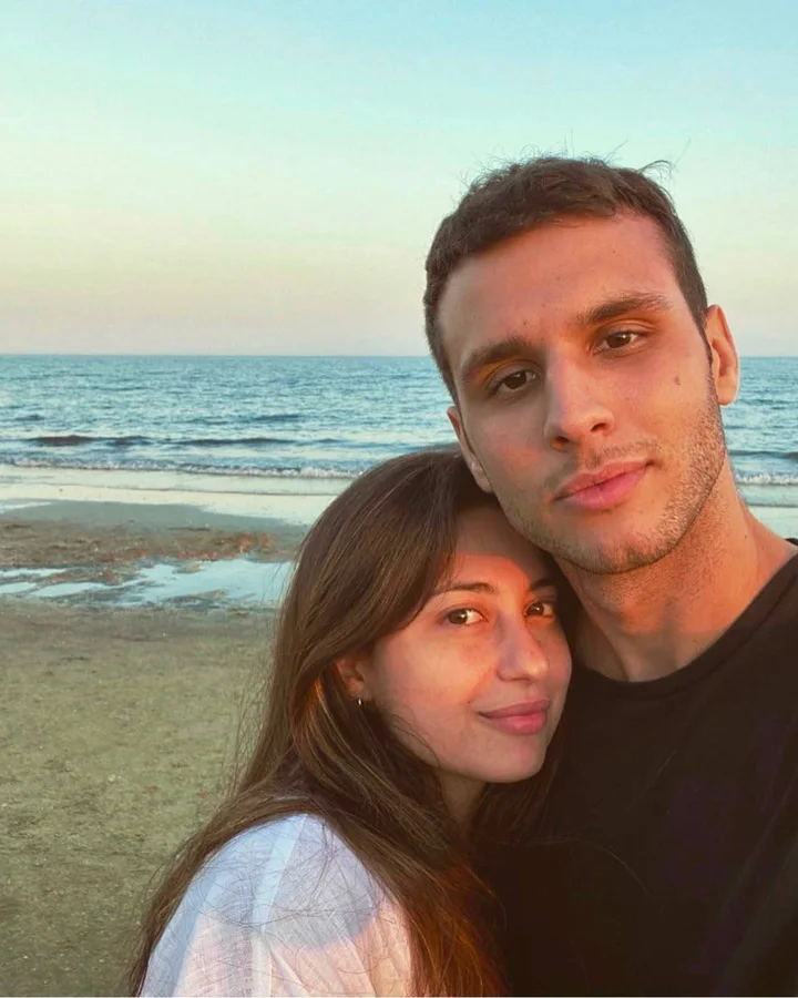 Francesca e Andrea insieme al mare